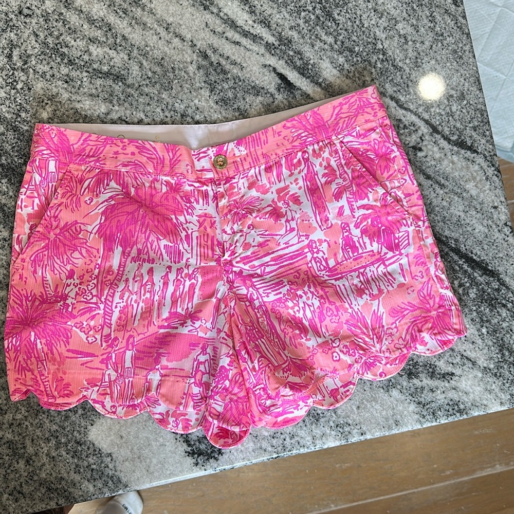 Lilly Pulitzer Buttercup Rule Breaker Print shorts size 8